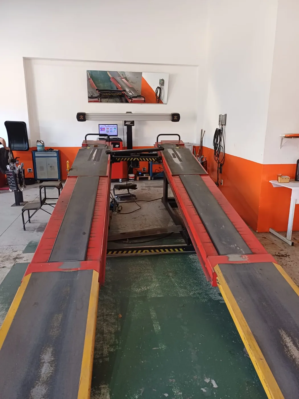 Rampa de alinhamento 3D com barra de câmeras e monitor