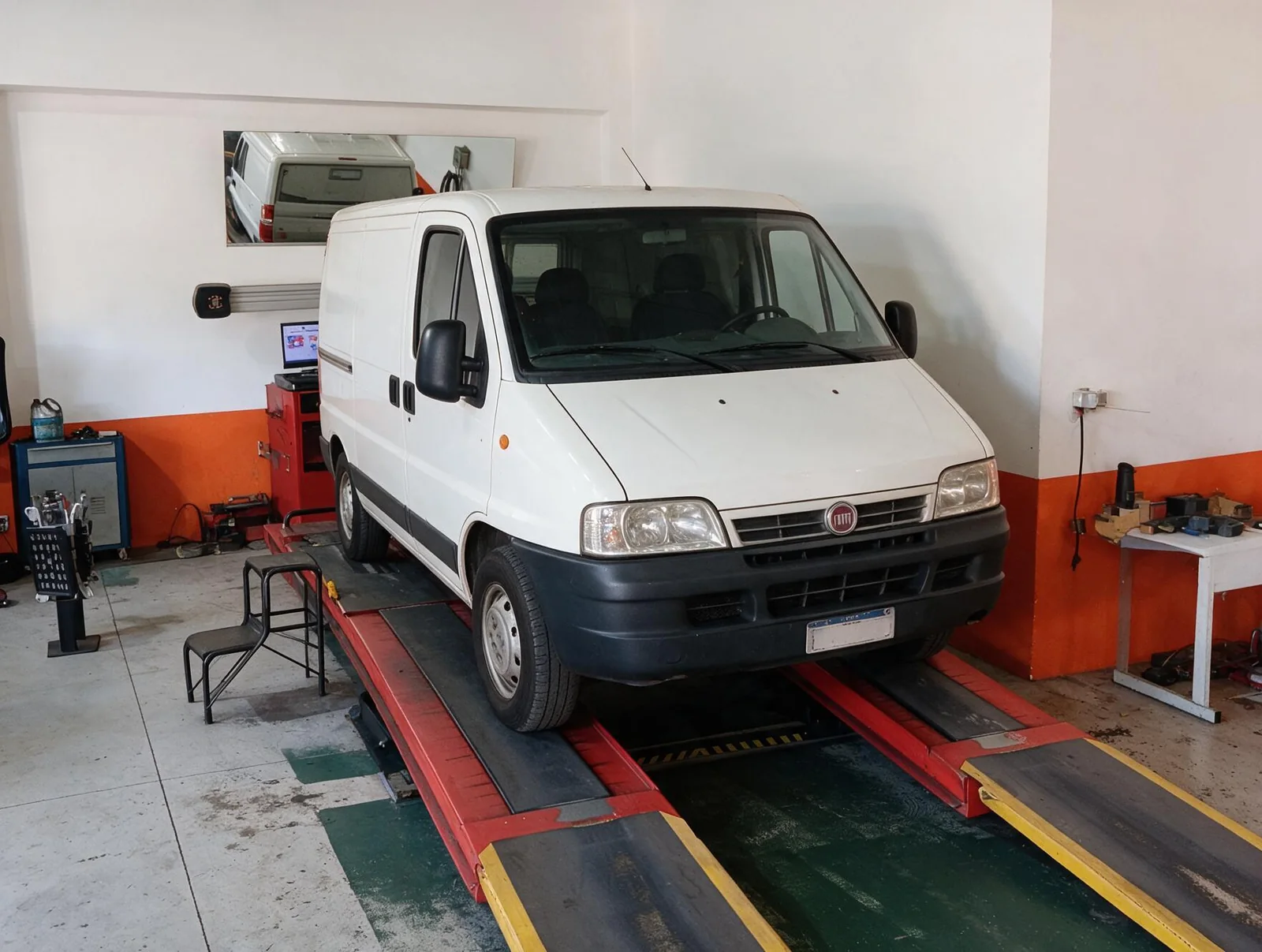Fiat Ducato sobre a rampa de alinhamento 3D da Mix Pneus